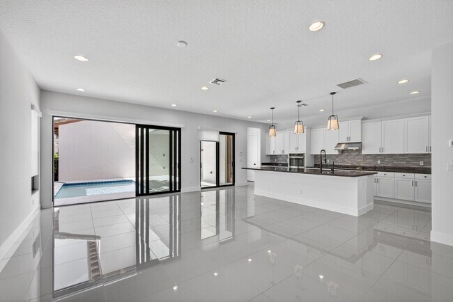 Building Photo - 4025 Faraday Wy