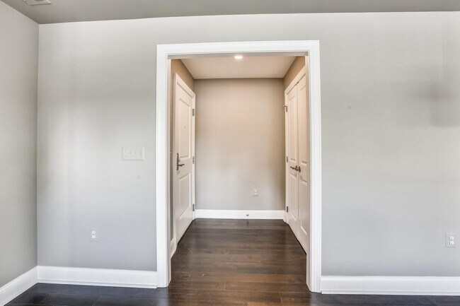 Building Photo - Gorgeous 2/2 with luxurious Lobby Level Condo in Hampden Row