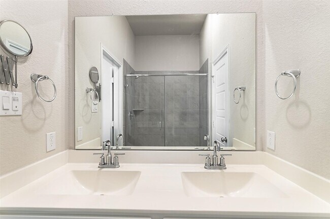 Building Photo - 445 Camas Creek Ln