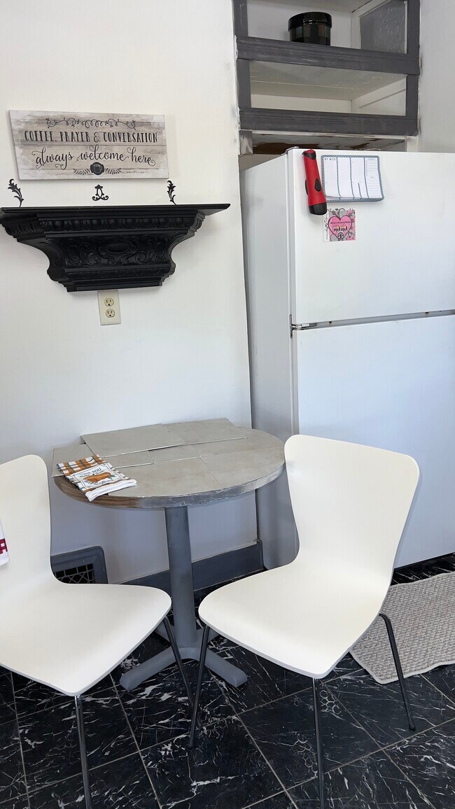 Building Photo - 305 Shelby St