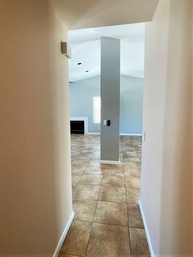 Building Photo - 3+ bedroom, 2 bath pool and spa home