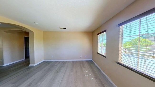 Building Photo - 37978 Spur Dr