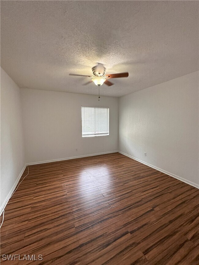 Building Photo - 4629 Bayshore Dr