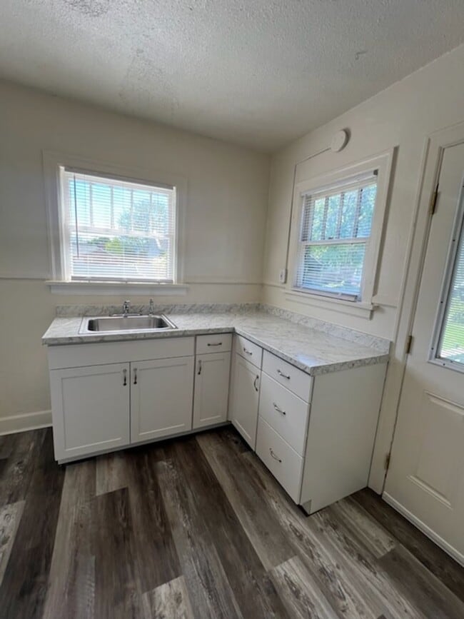 Building Photo - 614 S Yakima St