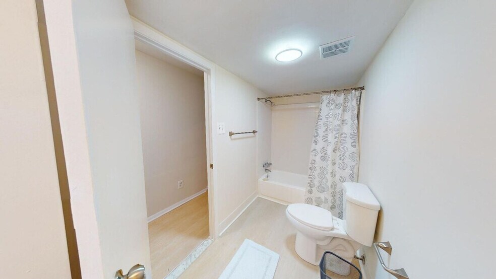 Building Photo - 916 Wharton Dr