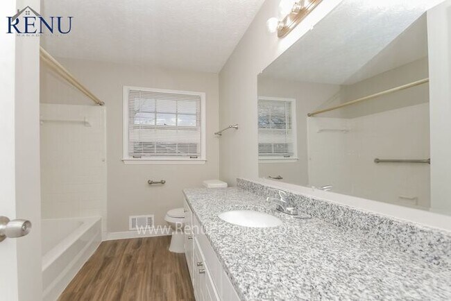 Building Photo - Now available 3 bedrooms 2 baths!