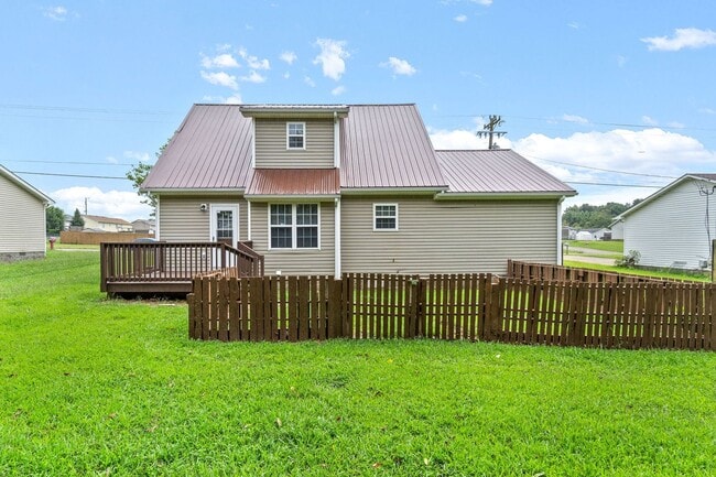 Building Photo - 685 Artic Ave