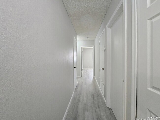 Building Photo - 5507 Roanwood