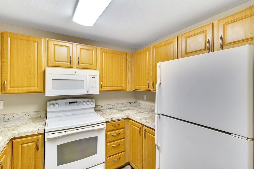 Another view of kitchen - 10026 NE 127th Pl