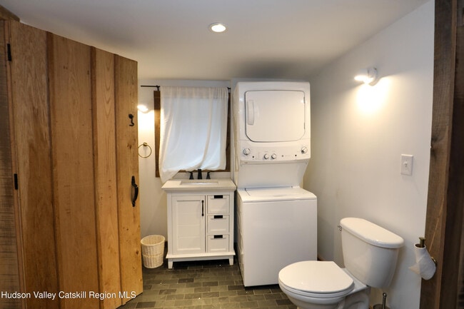 Building Photo - 683 Woodland Valley Rd