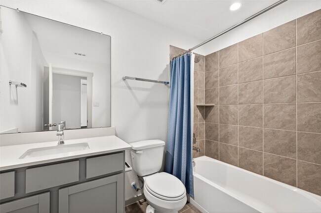 Building Photo - 1107 Lakes Edge Ln