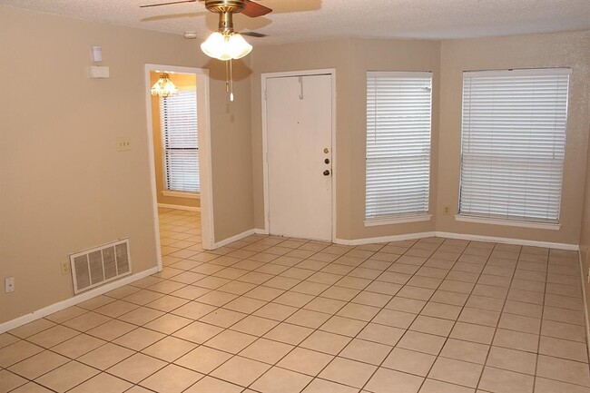 Building Photo - 13355 Water Oak Ln