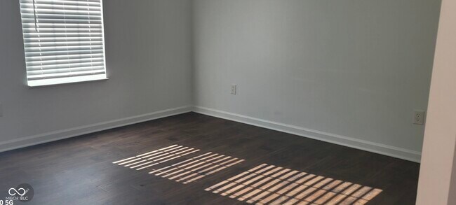 Building Photo - 570 Freedom Dr