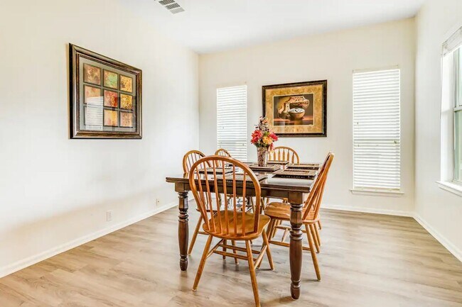 Building Photo - Charmer in Blanco River Village with Amazing Back Patio!