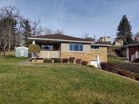 Building Photo - *Well-Maintained & Spacious 3BD/1.5BA Single Family Home Available in Baldwin*