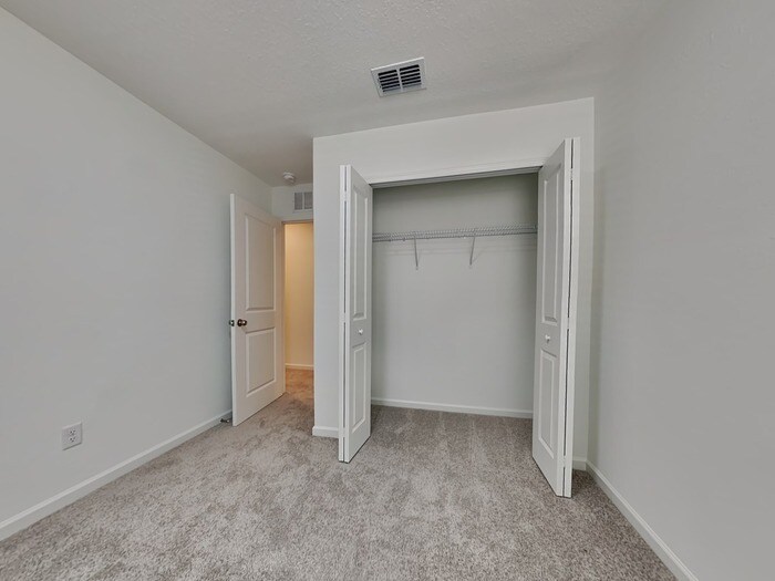 Building Photo - 582 Holly Lakes Dr