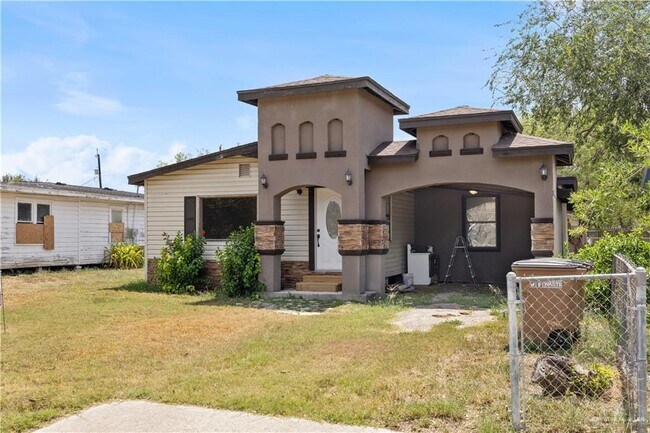 Building Photo - 1206 E Samano St