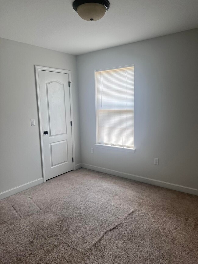 Building Photo - 411 Serene Ct