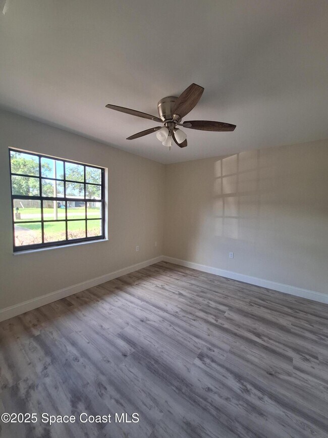 Building Photo - 4440 Sherwood Dr