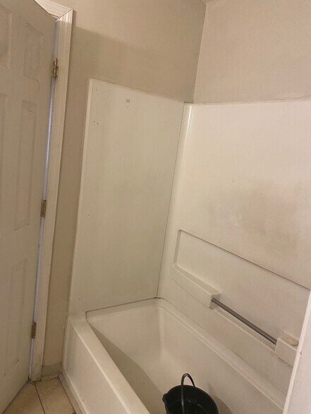 Building Photo - 412 Tina Hely Ct