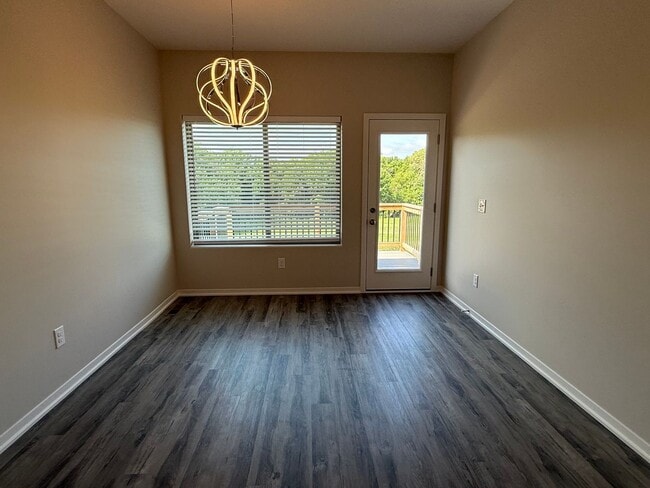 Building Photo - 2 Bedroom/2.5 Bath ranch townhome with 2 stall garage located in SE Lincoln