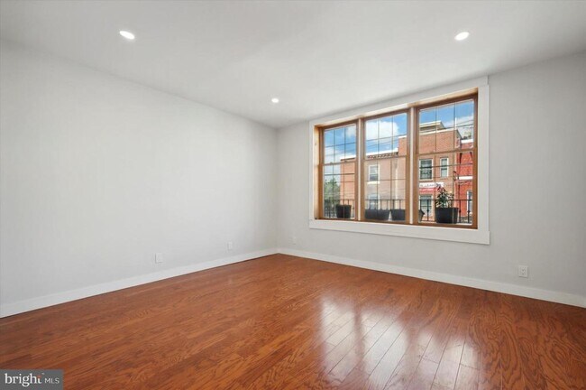 Building Photo - 647 N 33rd St