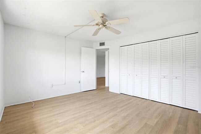 Building Photo - 4570 Overlook Dr NE