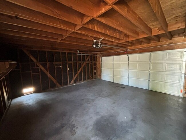 Building Photo - 8012 N Laurelglen Blvd