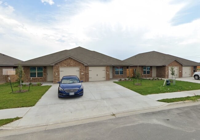 Building Photo - 2420 Duntov Dr