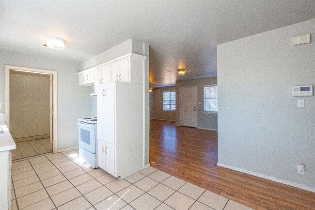 Building Photo - 733 N Norman Ave