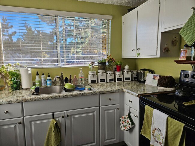 Building Photo - 225-227 E 200 S