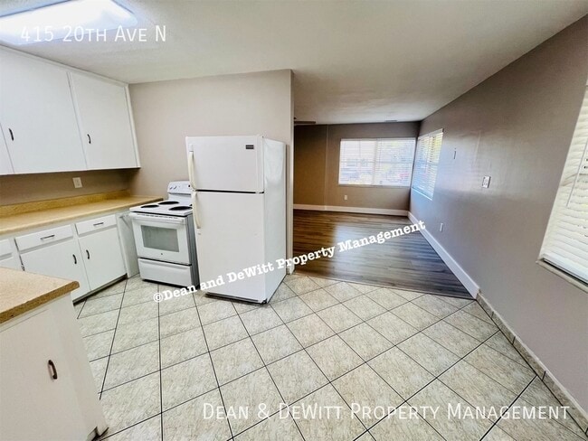 Building Photo - 415 20th Ave N