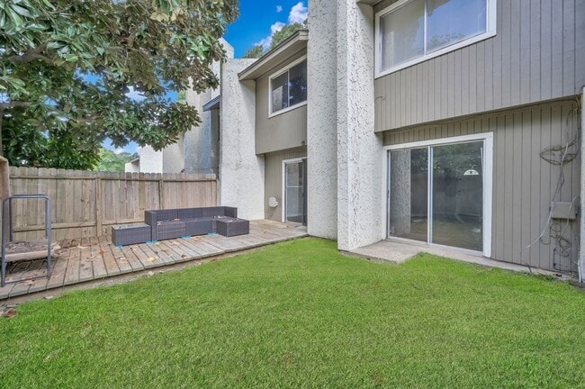 Building Photo - 12311 Glenview Dr