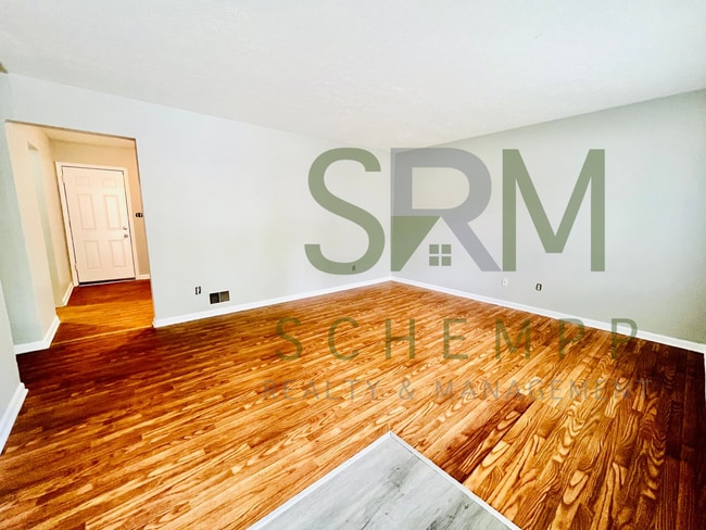 Building Photo - **NOW AVAILABLE** Updated 3BR Ranch in Shively Section 8 Accepted