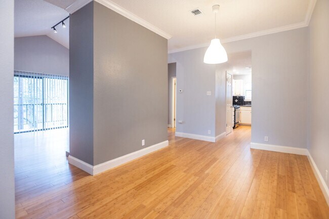 Building Photo - Second Floor, Corner Condo Unit - Move In Ready!