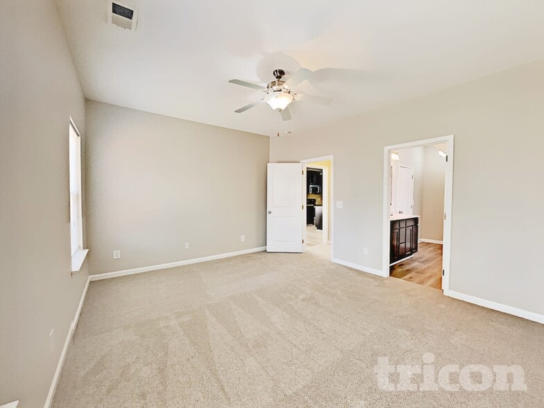 Building Photo - 441 Laurel Leaf Dr