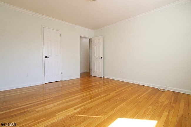 Building Photo - 412 Morris Ave