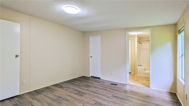 Building Photo - 99 Center Grove Dr