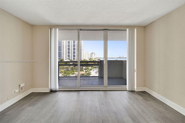 Building Photo - 1500 Bay Rd