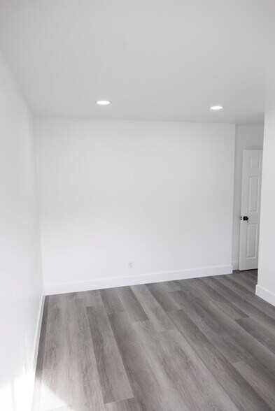 Building Photo - 53130 Avenida Mendoza