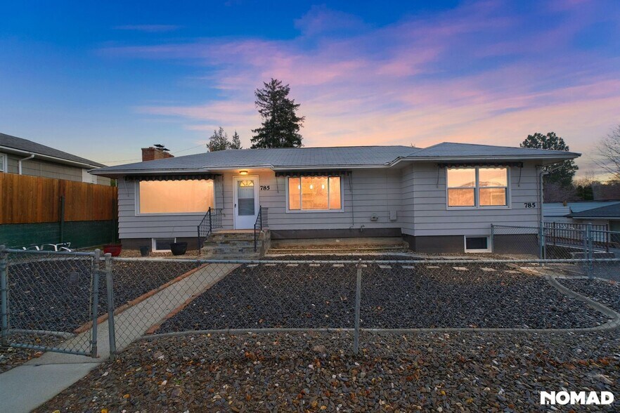 Building Photo - 785 Eastmont Ave