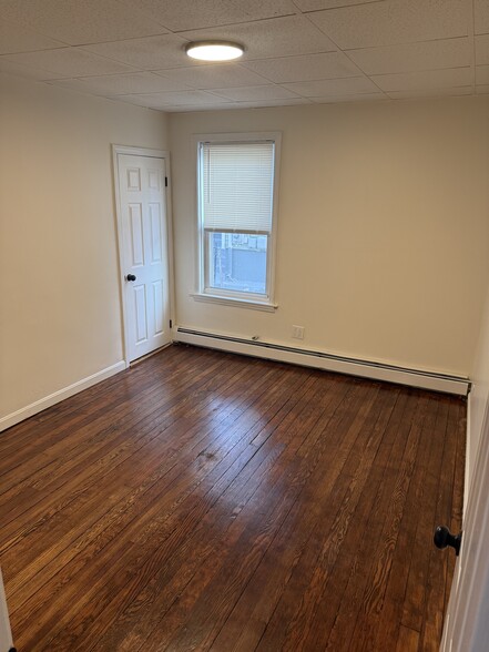 Primary Bedroom not staged - 72 Darling St