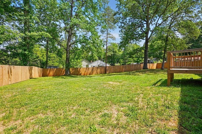 Building Photo - Mount Holly 3 Bedroom Ranch w/ Fenced in B...
