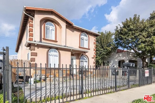 Building Photo - 819 E 73rd St