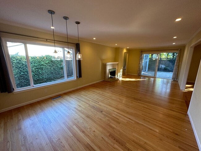 Building Photo - LOS GATOS - Beautifully upgraded property in desirable Los Gatos location, Los Gatos Schools