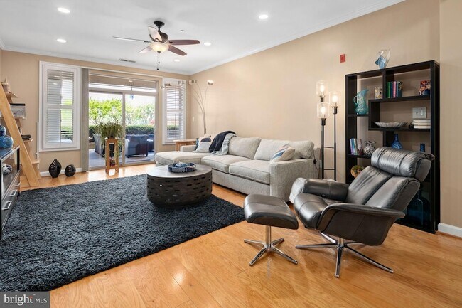 Building Photo - 440 Belmont Bay Dr
