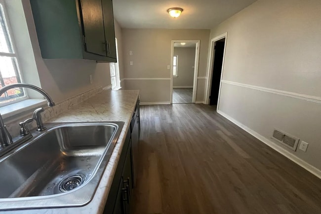 Building Photo - 904 46th St Ensley