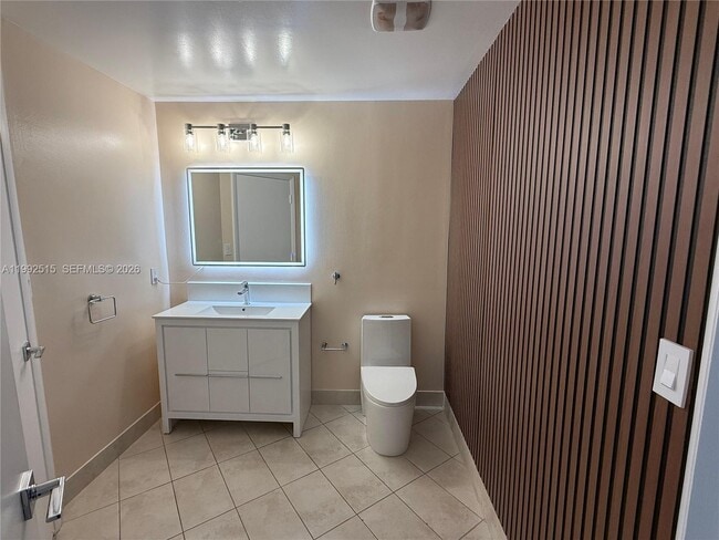 Building Photo - 1900 N Bayshore Dr