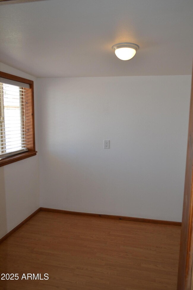 Building Photo - 677 S Warner Dr
