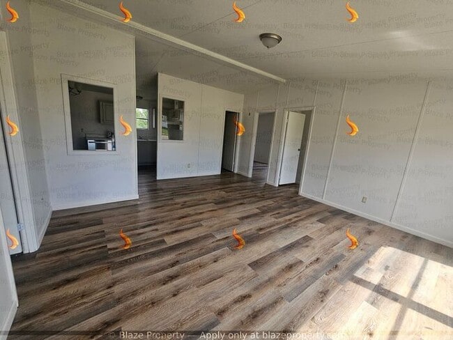 Building Photo - Experience Brand New Comfort in This Renov...